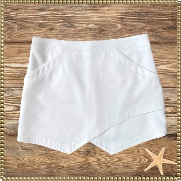 BCBGMaxAzria Dresses & Skirts - BCBGMAXAZRIA Off White Mini Skirt Asymmetrical Hem Small